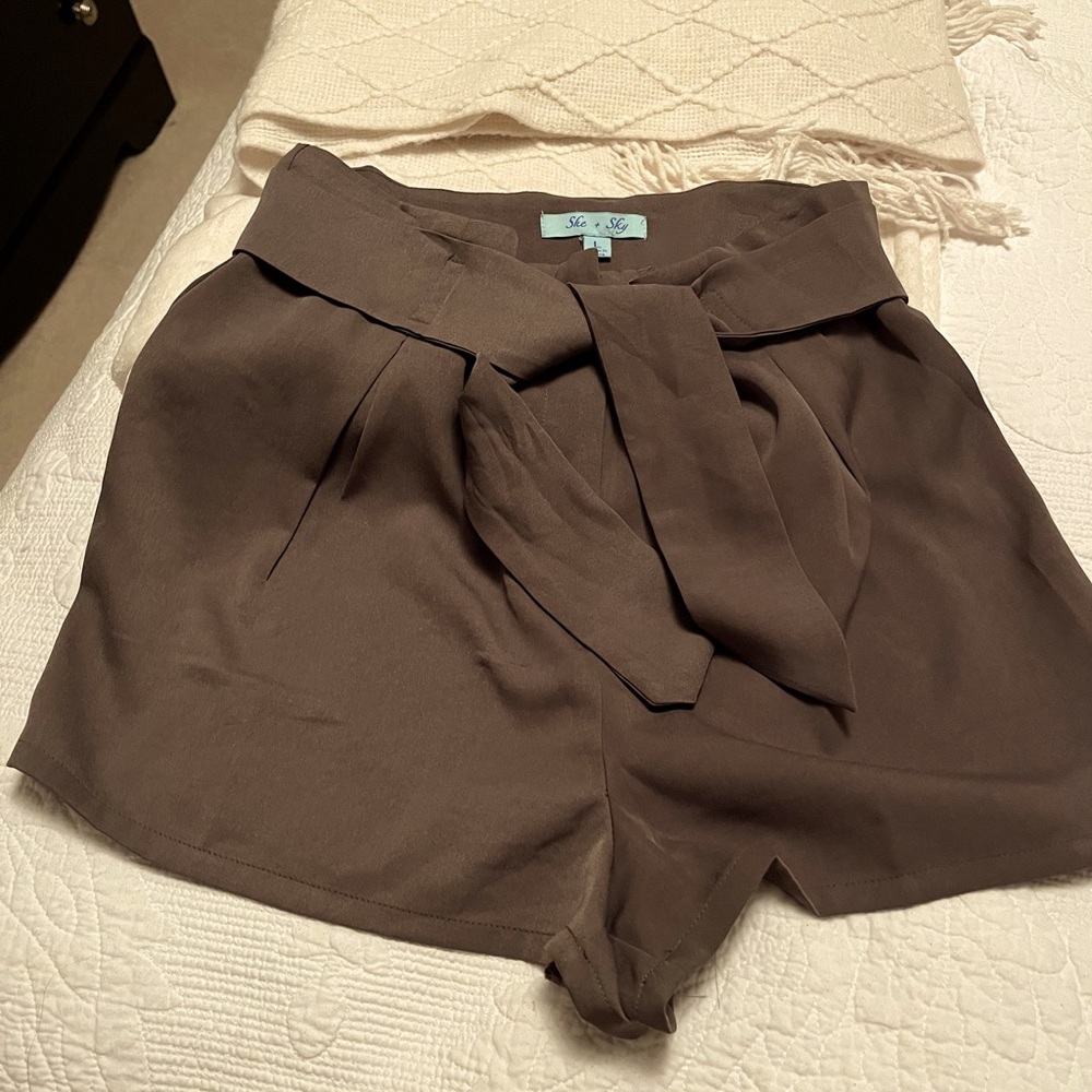 Olive tie shorts